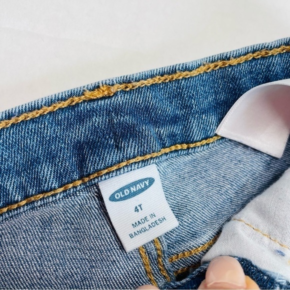 𝅺old Navy Cutoff Jean Shorts with Flower Embroidery - Picture 7 of 9